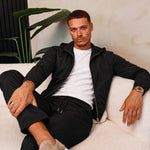 Core Tech Tracksuit Black - lifestyle zittend