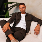 Essential Suit Dark Coffee - lifestyle zittend