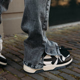 DISTRESSED FLARED JEANS
