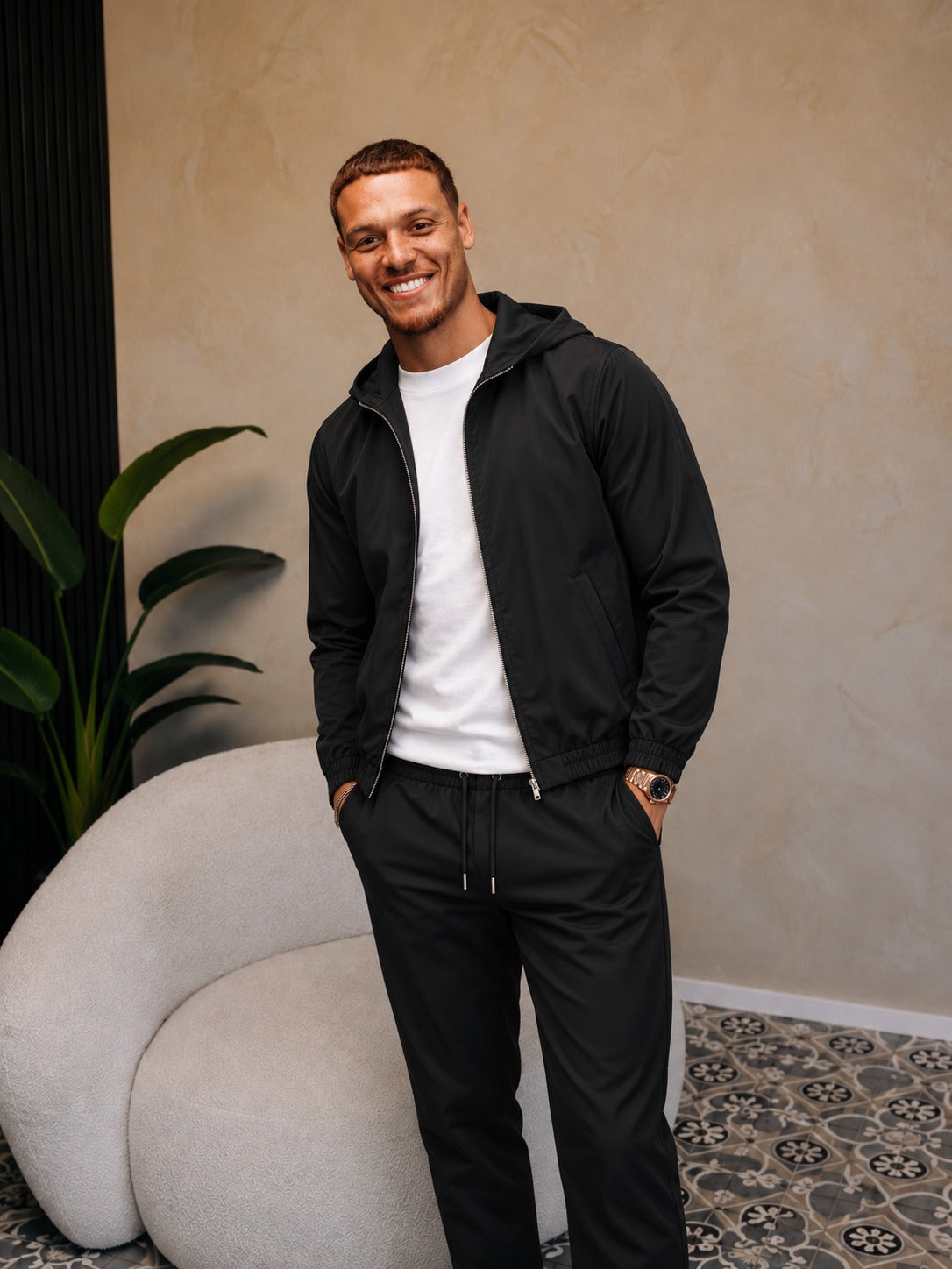 Core Tech Tracksuit Black - lifestyle staand