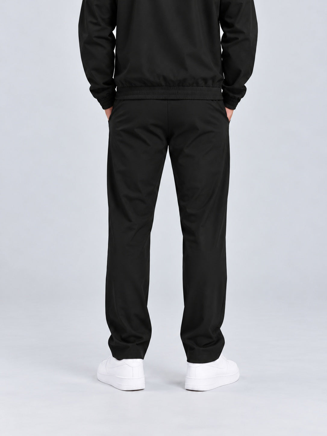 Core Tech Pants Black - achterkant studio