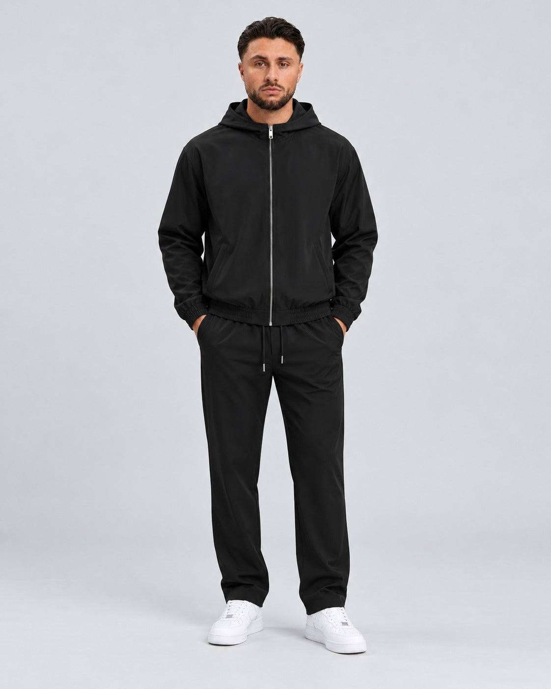 Core Tech Tracksuit Black - voorkant studio