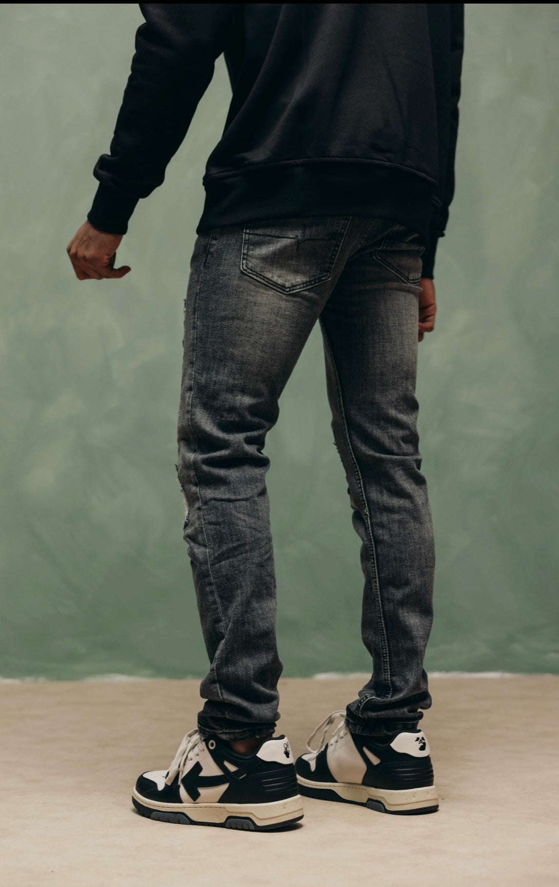 Force Deluxe Grey Jeans - grijze heren jeans gedragen op model