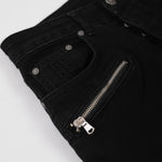 Martyr Black Jeans zwart - Richesse denim, gestyled met sneakers