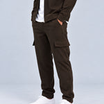 Essential Cargo Pants Dark Coffee - zijkant studio
