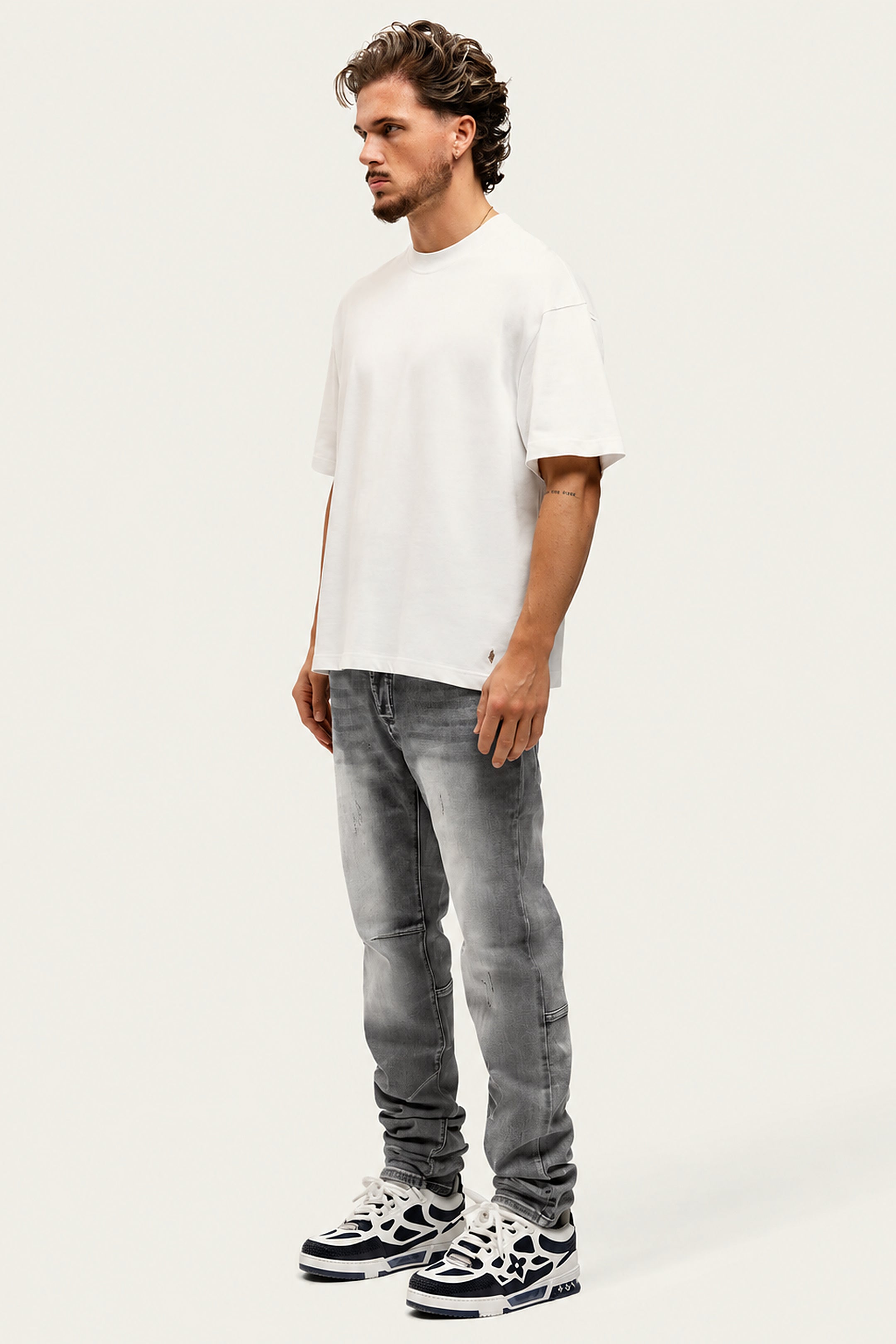 Bullet Washed Grey Baggy Jeans full look zijkant