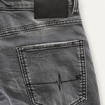 Bullet Washed Grey detail: achterzak met borduring en leren patch