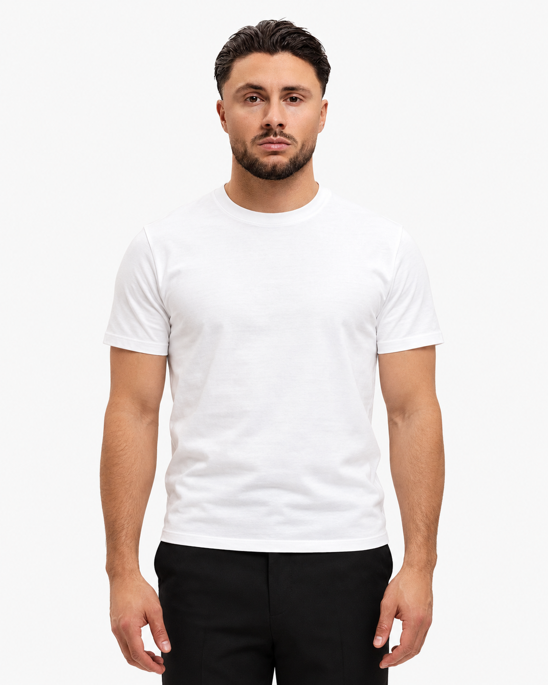 Classic Cotton T-shirt white — studio front, zwarte pantalon