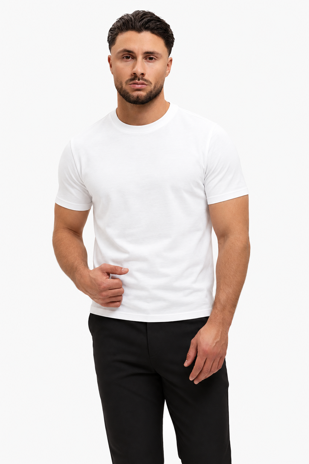 Classic Cotton T-shirt white — studio pose, zwarte pantalon