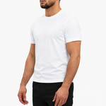 Classic Cotton T-shirt white — studio side, zwarte pantalon