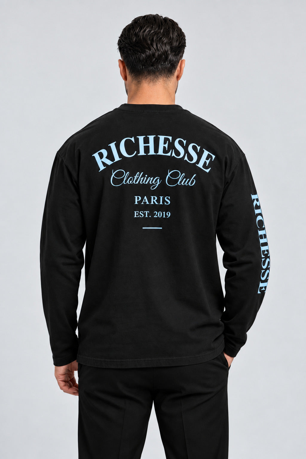 Zwart-lichtblauwe Club Longsleeve gedragen door Calvin, achterkant