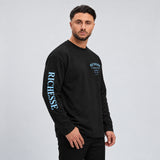 Zwart-lichtblauwe Club Longsleeve gedragen door Calvin, schuine zijkant