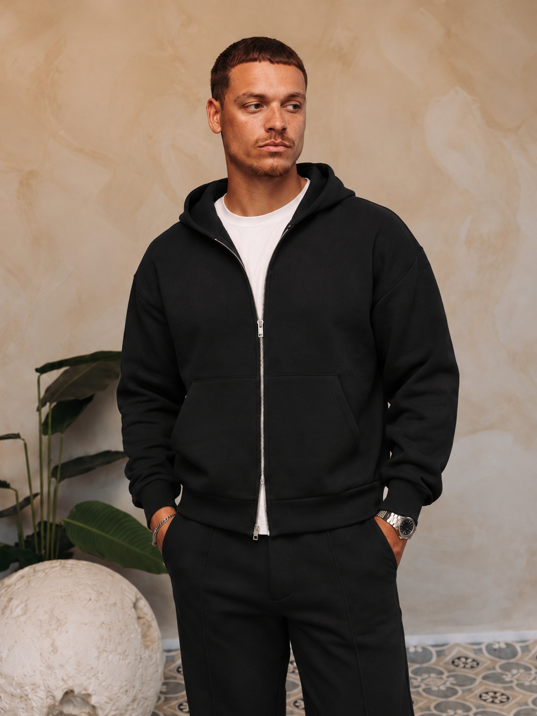 Deluxe Vest Black, gedragen