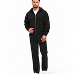 essential black - studio full-body met witte sneakers