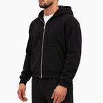 essential black - studio zijkant