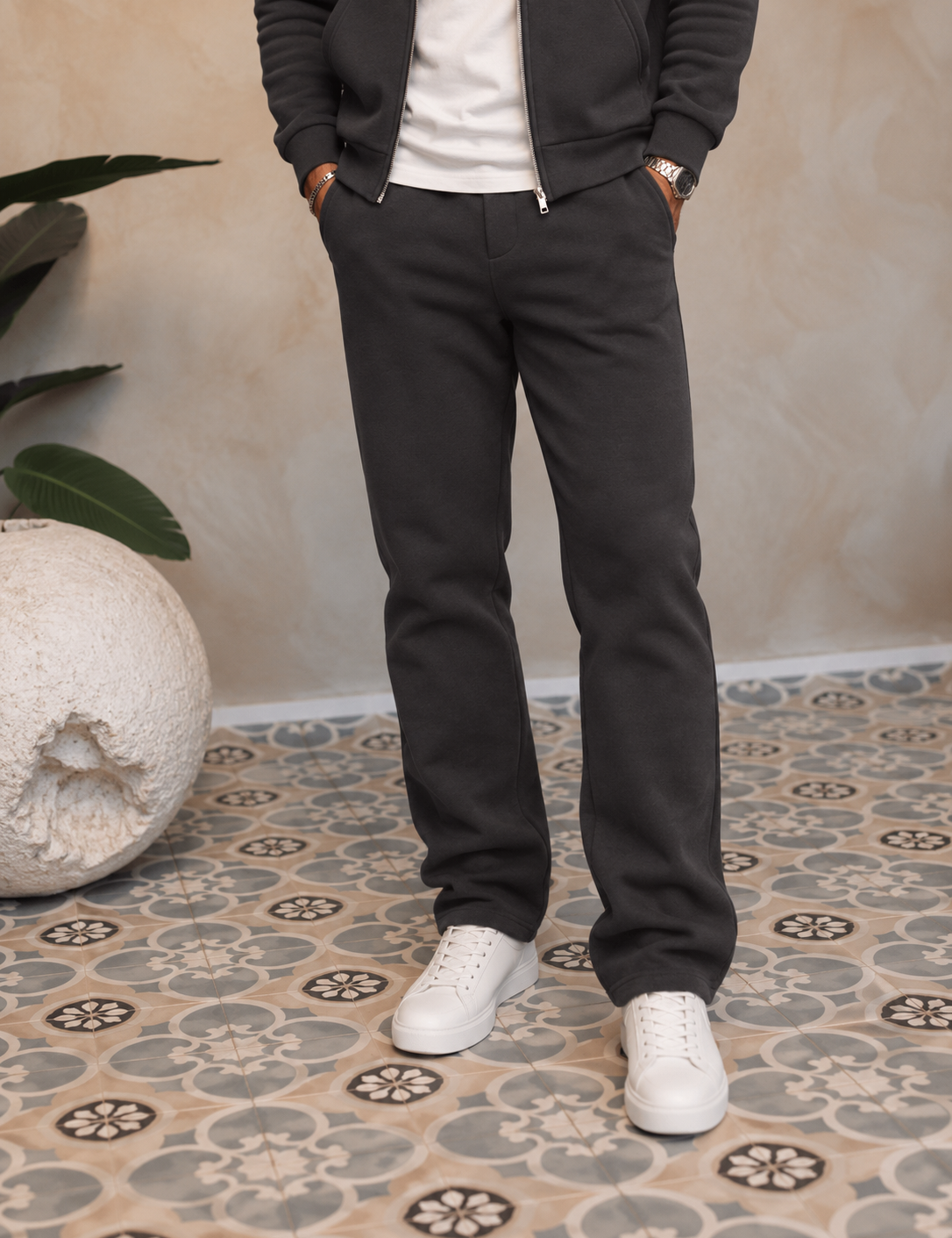 Essential Jogger Antraciet, gedragen