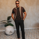 CORE BODYWARMER BEIGE BROWN met passend Gloss-shirt en zwarte broek – lifestyle 1