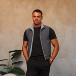 CORE BODYWARMER GREY met passend Gloss-shirt en zwarte broek – lifestyle 2