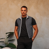 CORE BODYWARMER GREY met passend Gloss-shirt en zwarte broek – lifestyle 2