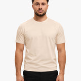 Gloss Essential Shirt Beige – studio voorkant, zwarte pantalon