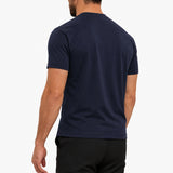 Gloss Essential Shirt navy – studio back, zwarte pantalon