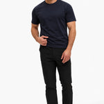 Gloss Essential Shirt navy – studio full, zwarte pantalon