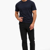 Gloss Essential Shirt navy – studio full, zwarte pantalon