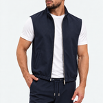 MONZA bodywarmer marineblauw – vooraanzicht met blik opzij, complete set met bijpassende pants (studio)