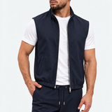MONZA bodywarmer marineblauw – vooraanzicht met blik opzij, complete set met bijpassende pants (studio)