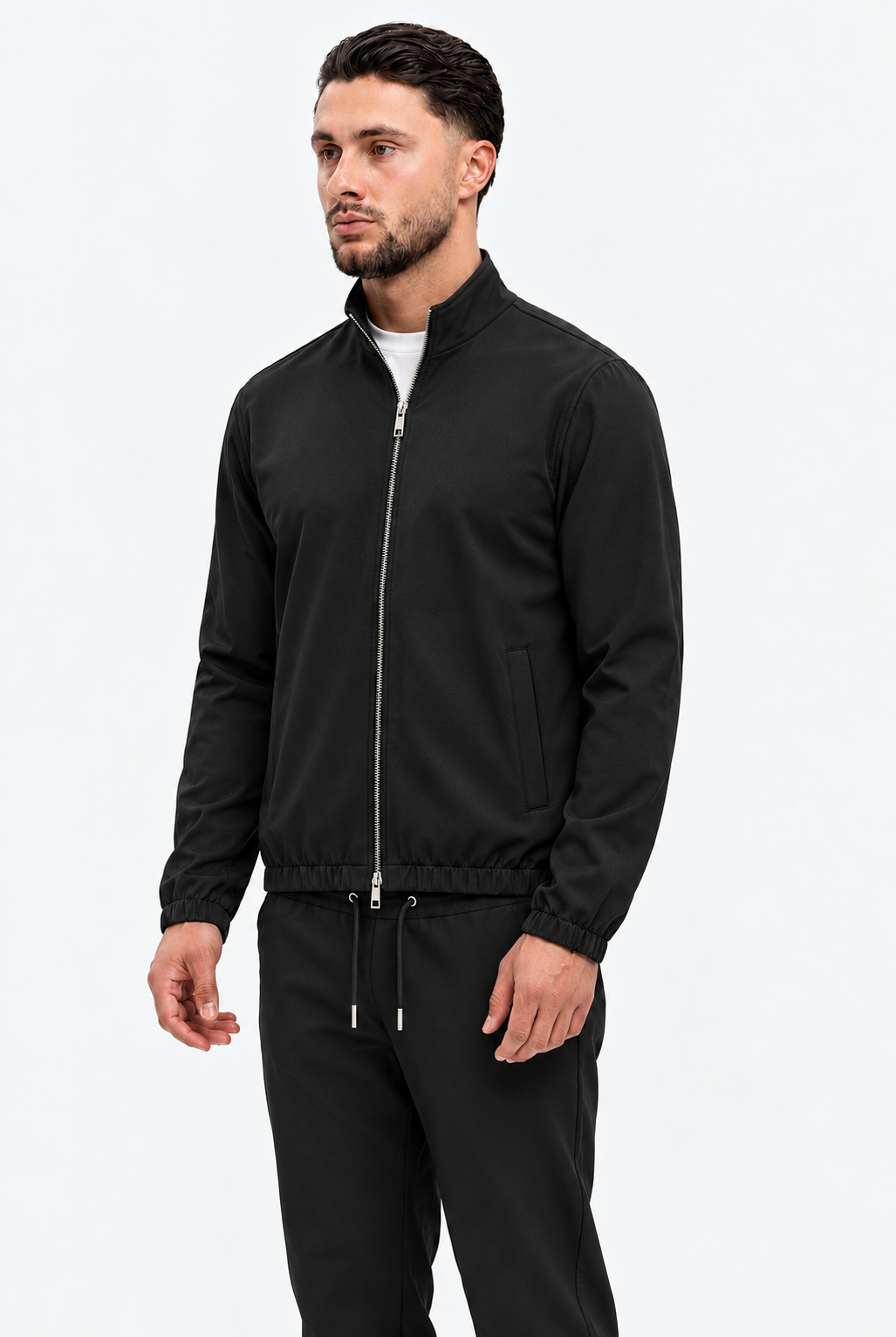 MONZA jacket zwart – schuin van voren, complete set met bijpassende pants (studio)