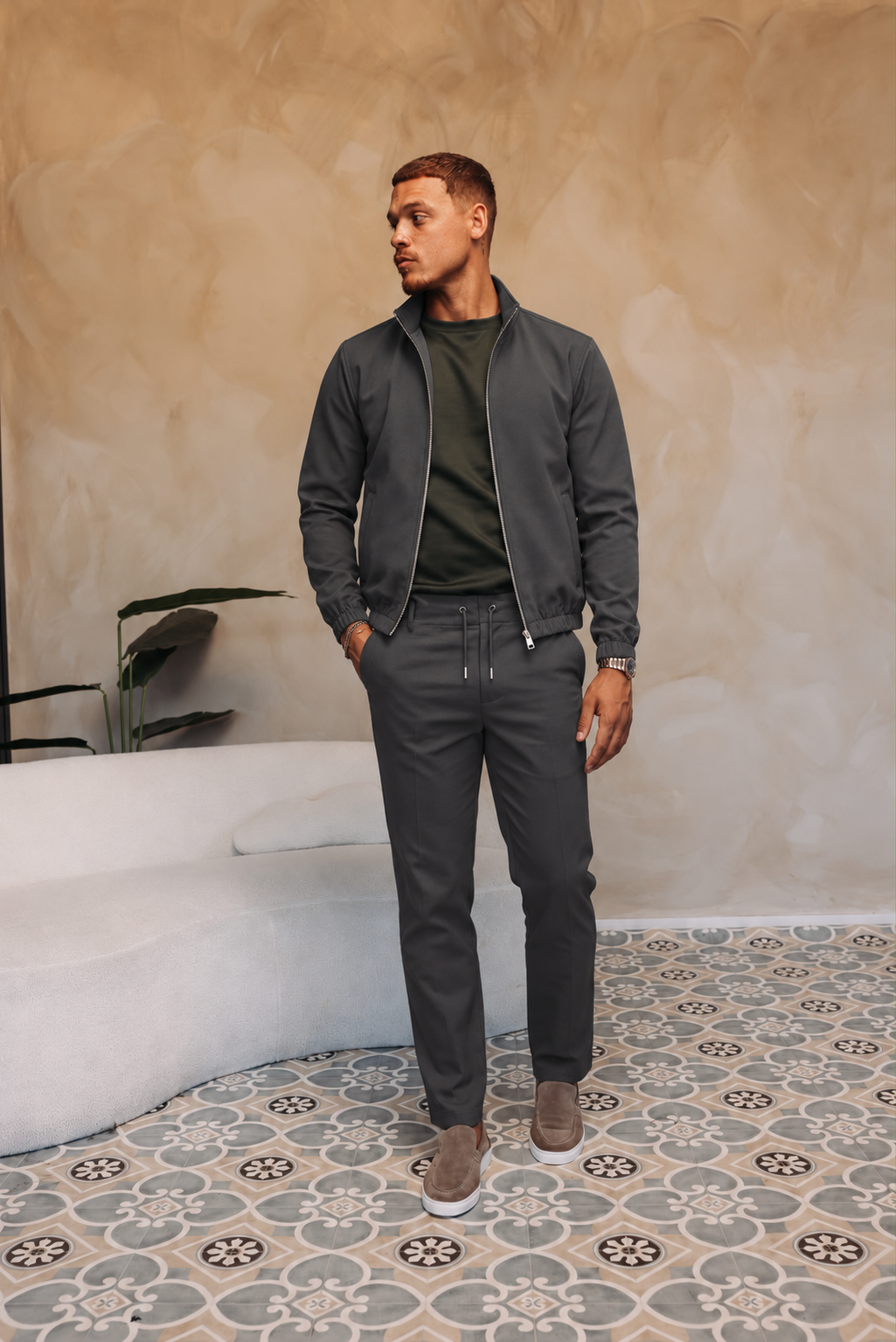 MONZA JACKET | GREY – lifestyle, complete set met bijpassende grijze MONZA pants