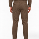 MONZA pants bruin – achterkant, complete set met bijpassende jacket (studio)