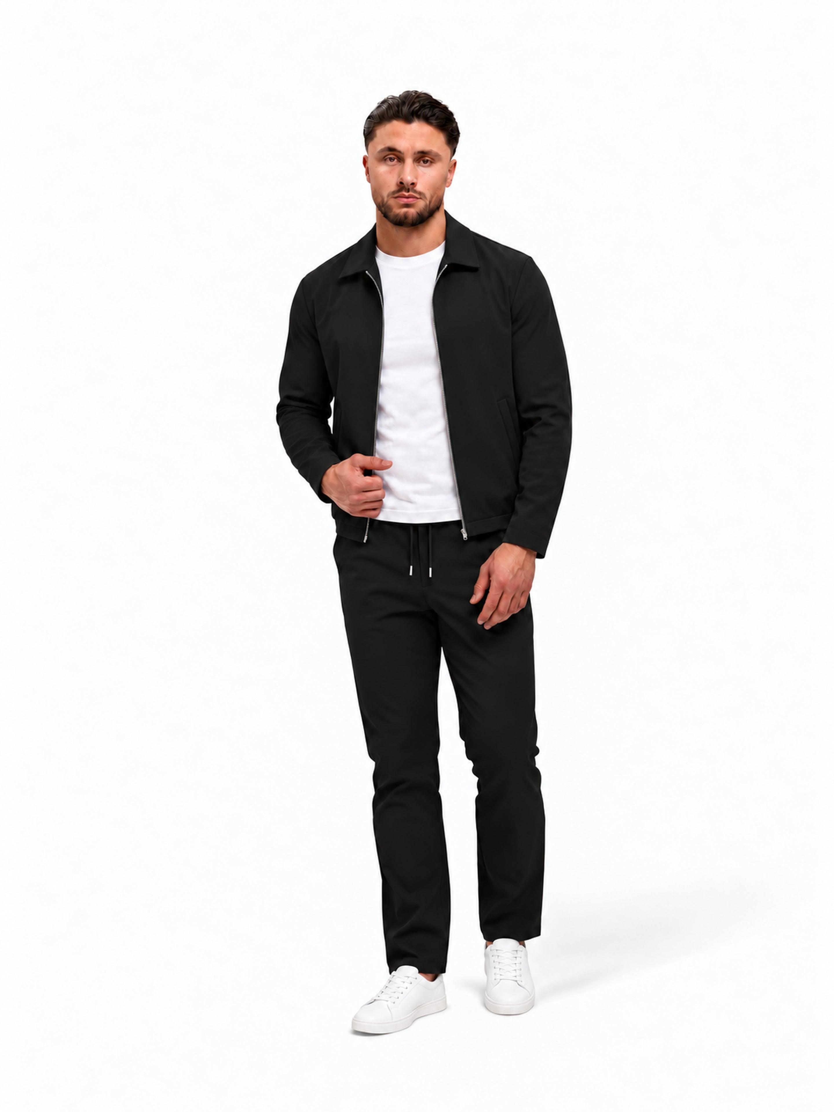 TECH SUIT | BLACK - volledige outfit met witte sneakers
