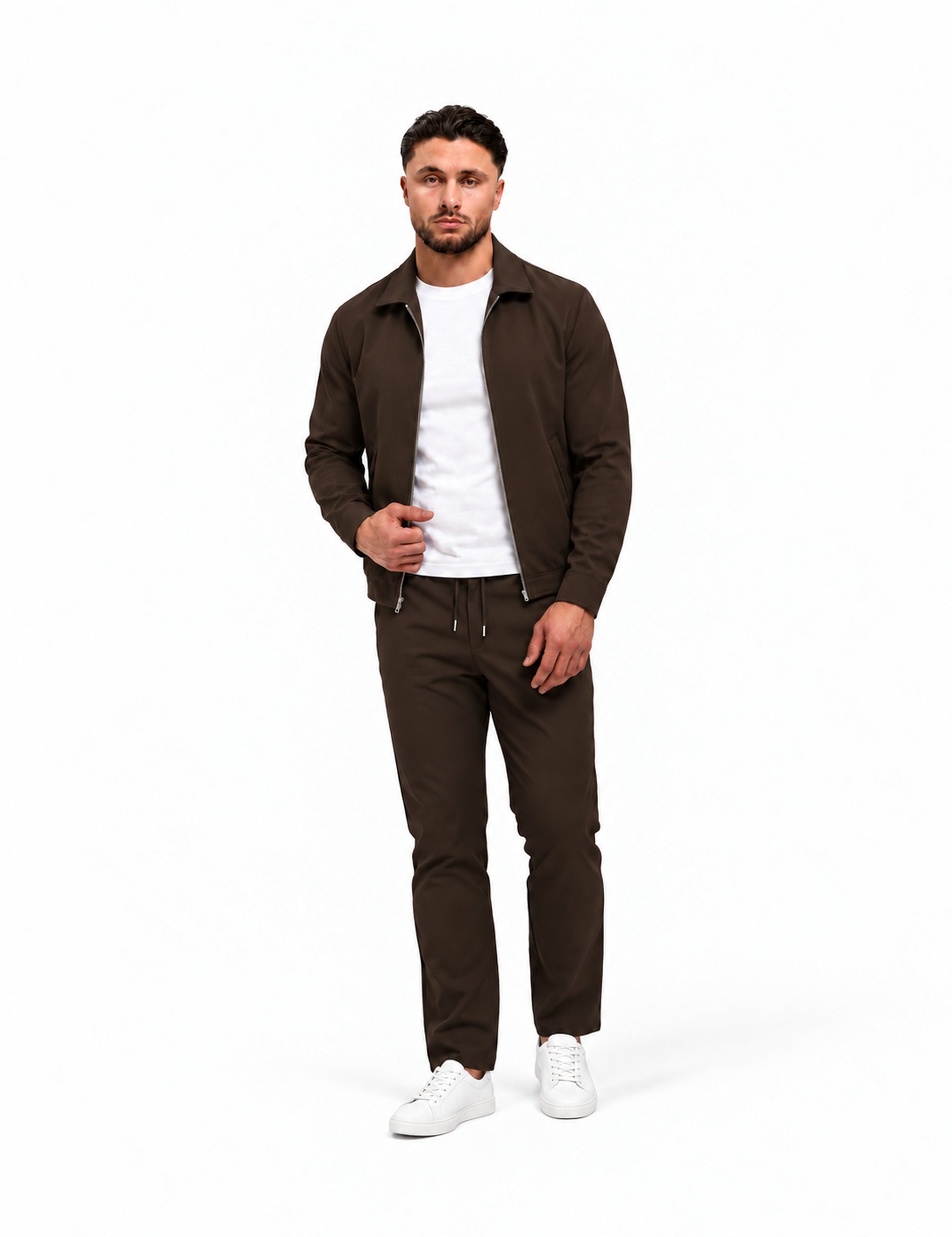 TECH SUIT | BROWN - volledige outfit met witte sneakers