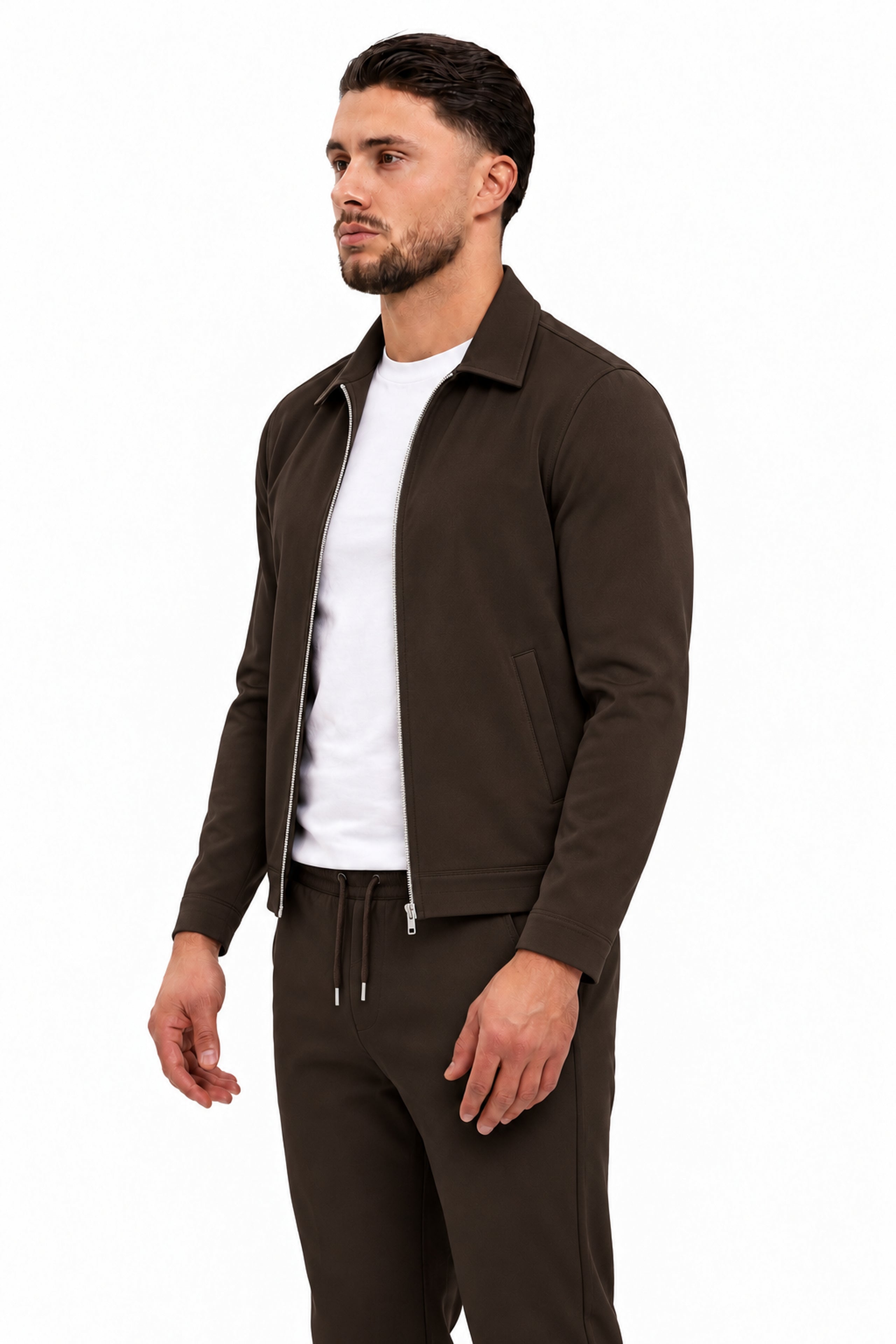 TECH SUIT BROWN - studio zijkant